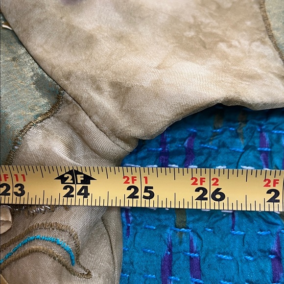 THE TRAVEL COLLECTION silk Embroidered button up Floral JACKET. 1X - Picture 5 of 6